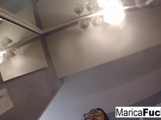 Marica hase im provokativ unterwäsche masturbiert im die spiegel