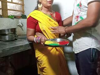 Holi par sexy bhabhi ko couleur lagakar cuisine supporter par | xhamster