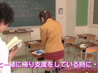 اليابانية تلميذة مص كوك في حجرة الدراسة: حر الاباحية af